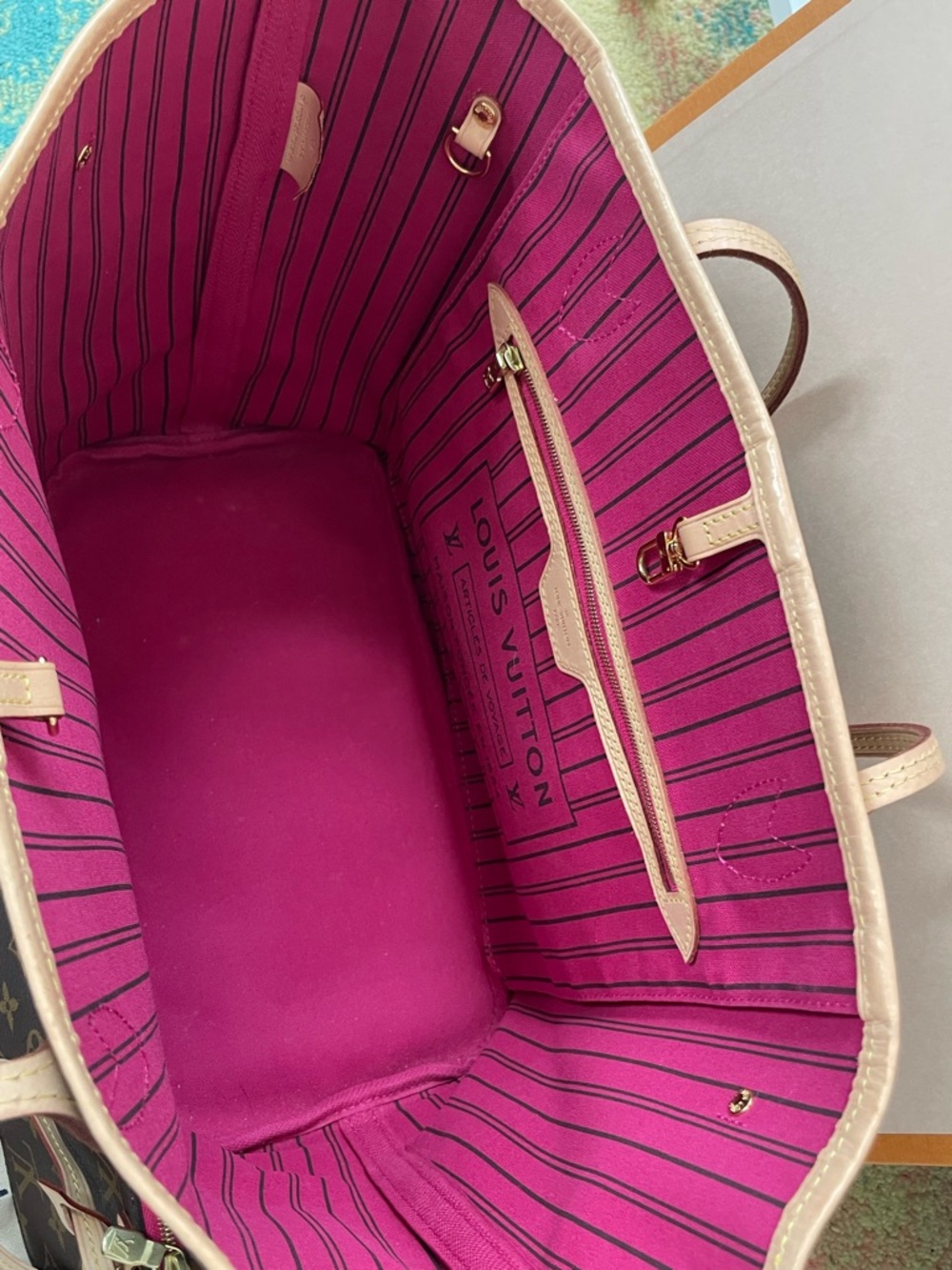 Louis Vuitton Neverfull MM - Picture 6 of 10